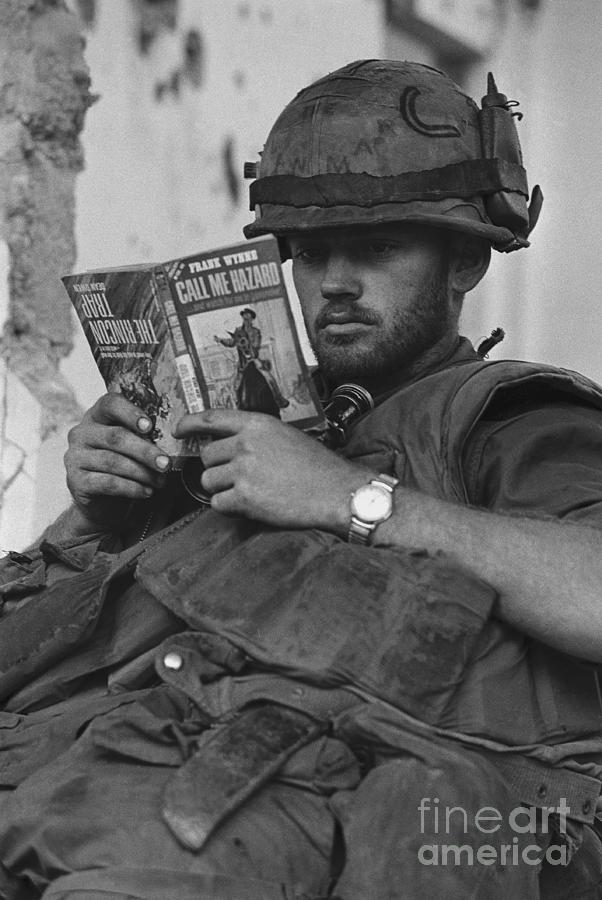 soldier-reading-a-book-bettmann.jpg