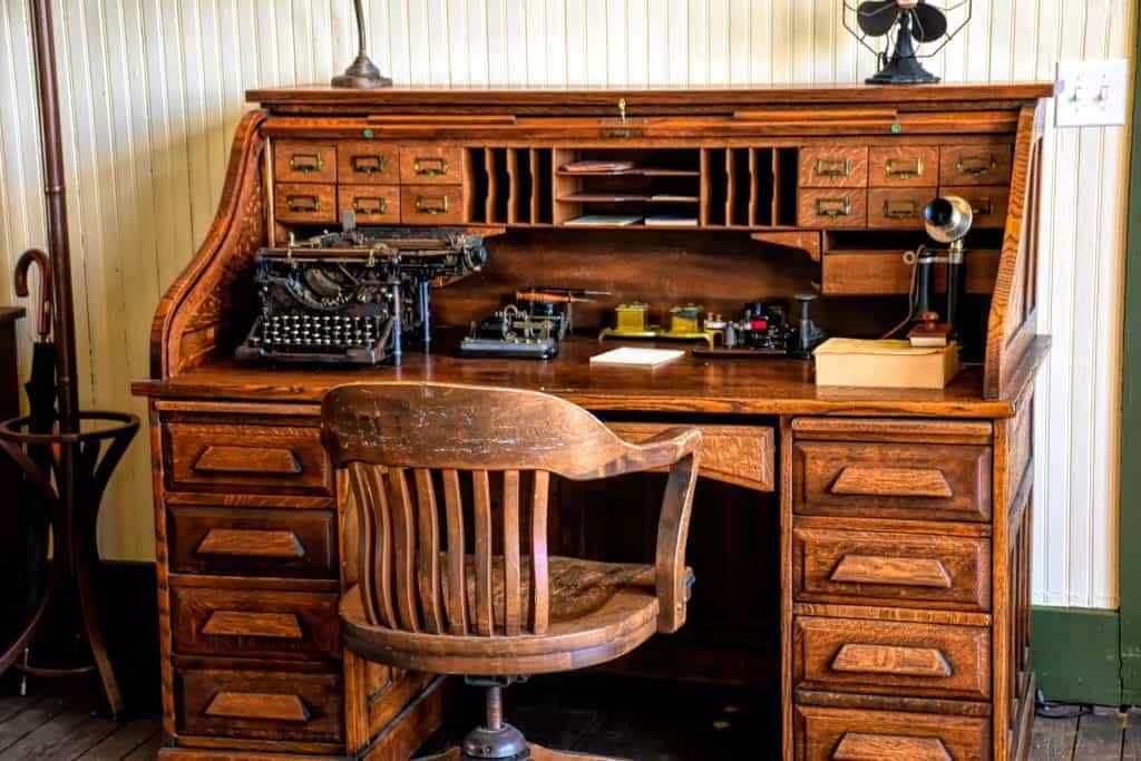 vintage-office-4018107_1920-1024x683.jpg
