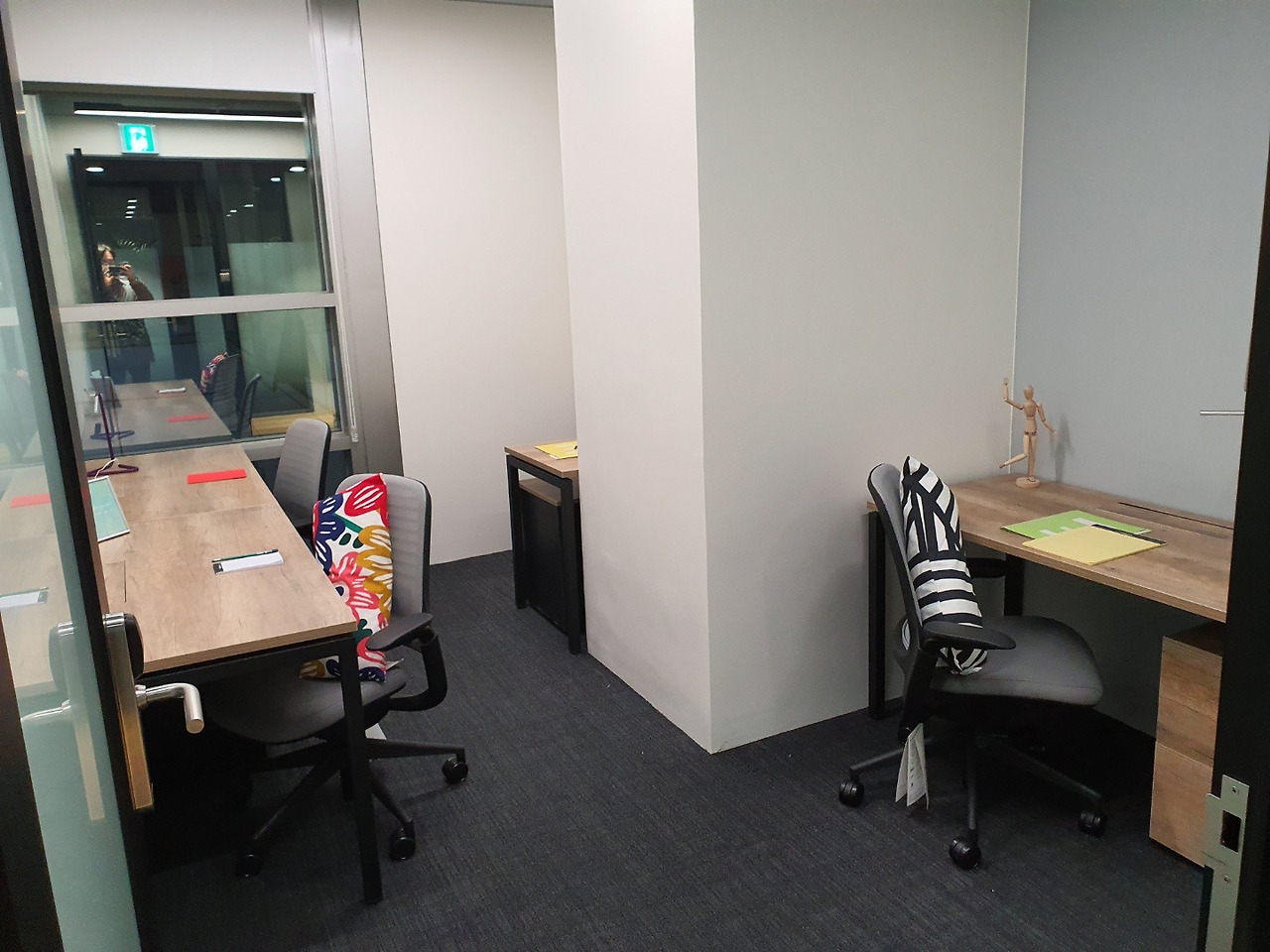 첫 독립 사무실_4인.jpg