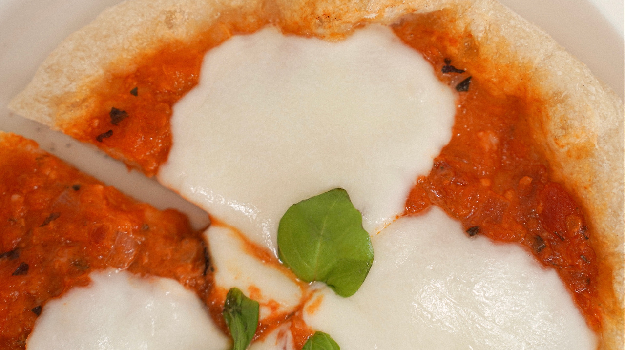 Tomato Margherita Pizza_Image.jpg