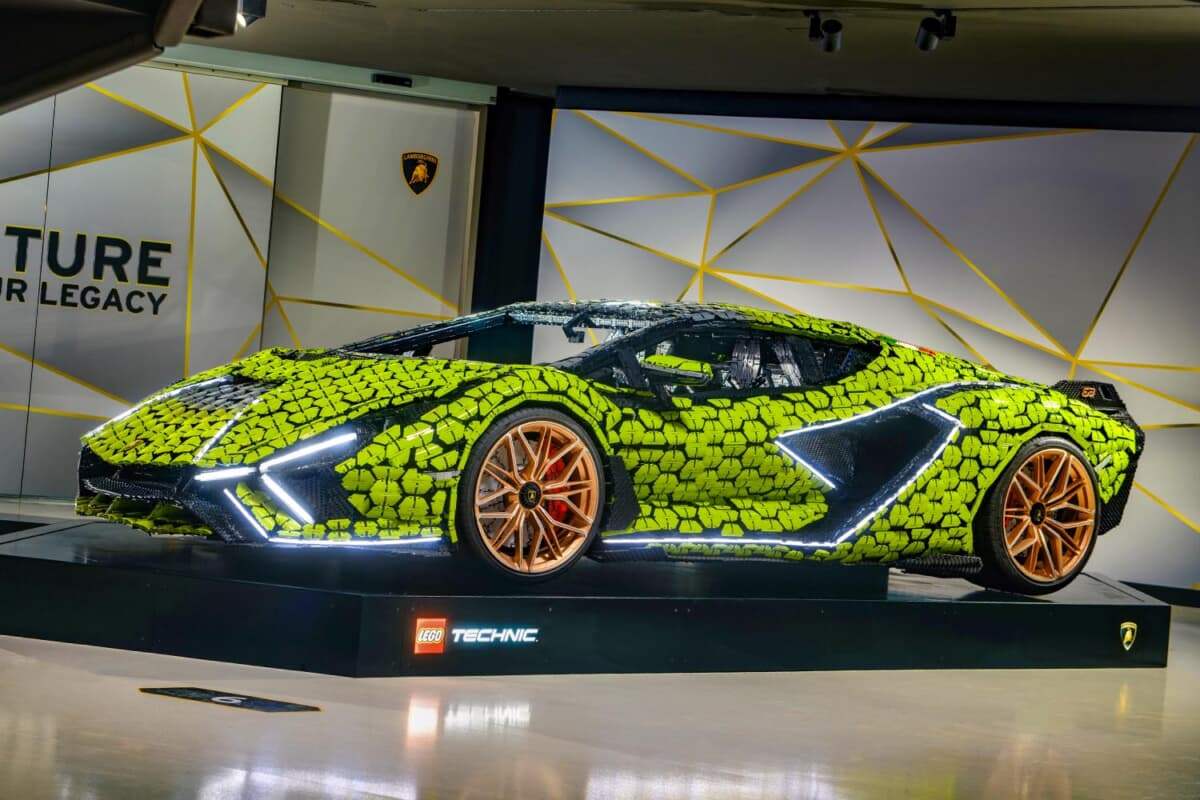 06_AMW_220815_lamborghini_lego-1200x800.jpg