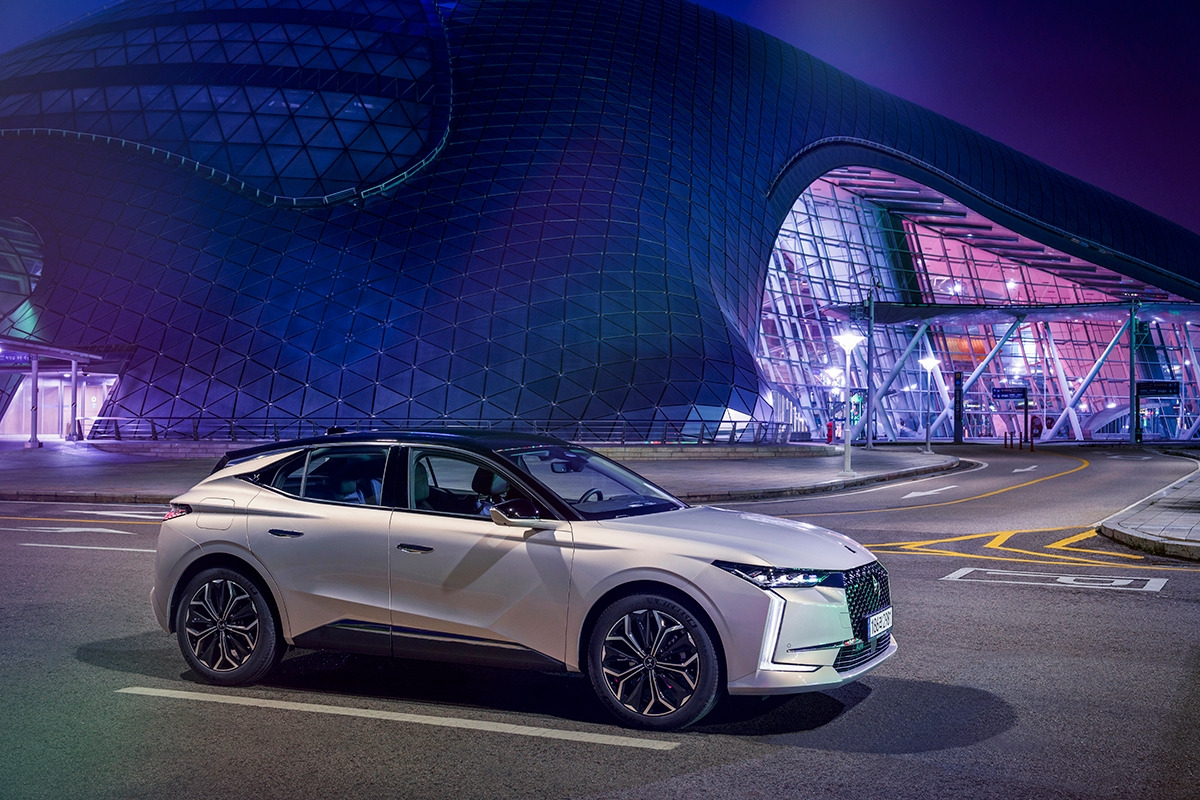 사진자료3-DS 오토모빌 프리미엄 해치백 _DS 4_ 측면.jpg