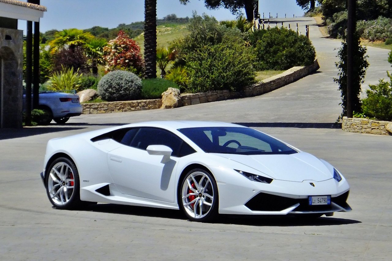 2015-lamborghini_huracan_lp610-4-01.jpg