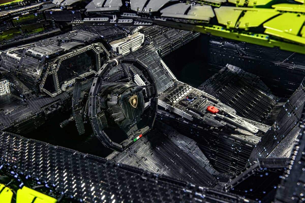 07_AMW_220815_lamborghini_lego-1200x800.jpg