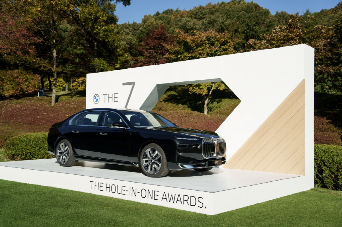 사진2-홀인원 부상 BMW 뉴 7시리즈.jpg