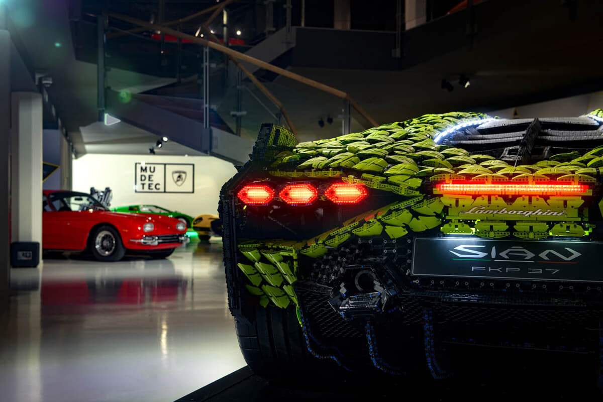 05_AMW_220815_lamborghini_lego-1200x800.jpg