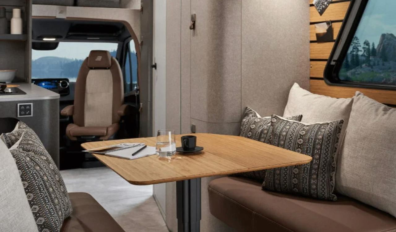 Hymer-Venture-S-Mercedes-Sprinter-off-road-camper-office-Hymer.jpg