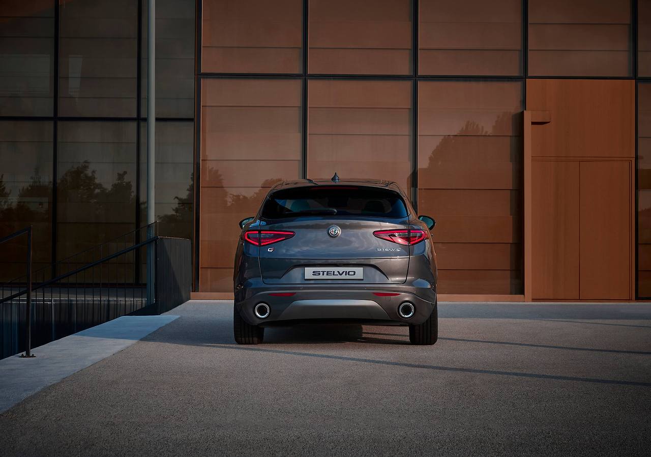 ar_stenvio_lusso_exterior_rear2.jpg