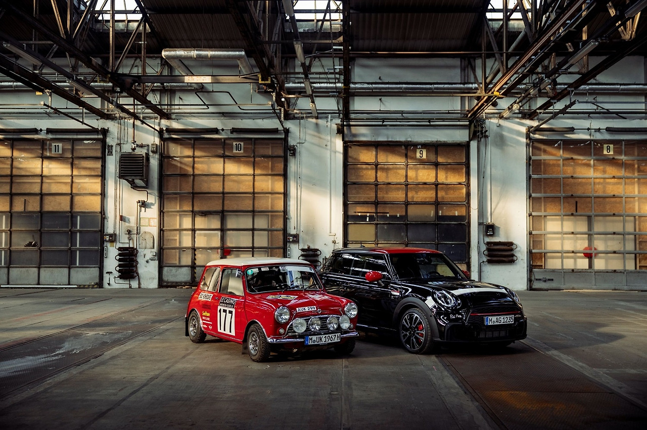 사진5-MINI 코리아, 온라인 한정 판매 모델 ‘MINI JCW 팻 모스 에디션’ 출시.jpg