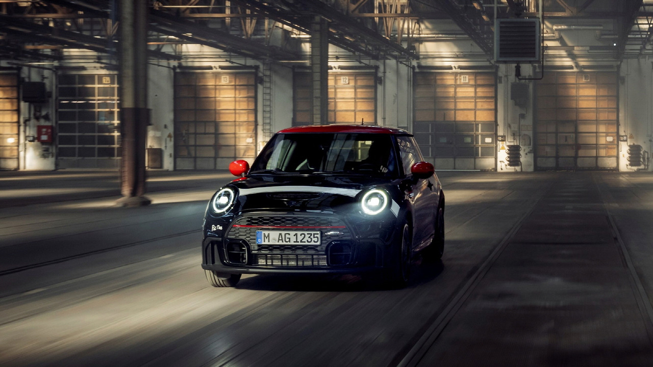 사진2-MINI 코리아, 온라인 한정 판매 모델 ‘MINI JCW 팻 모스 에디션’ 출시.jpg