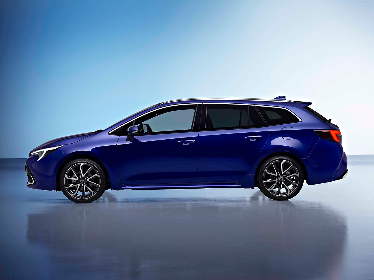 2023-Toyota-Corolla-Touring-Sports-7-1.jpg