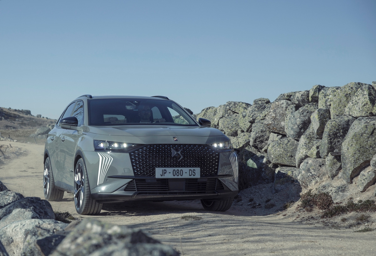 사진자료2-2022 파리 모터쇼에서 선보이는 뉴 DS 7.jpg