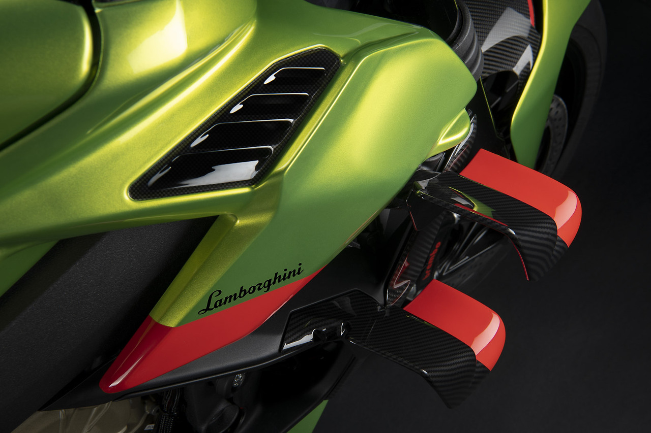 2023-ducati-streetfighter-v4-lamborghini-first-look-naked-upright-superbike-motorcycle-10.jpg