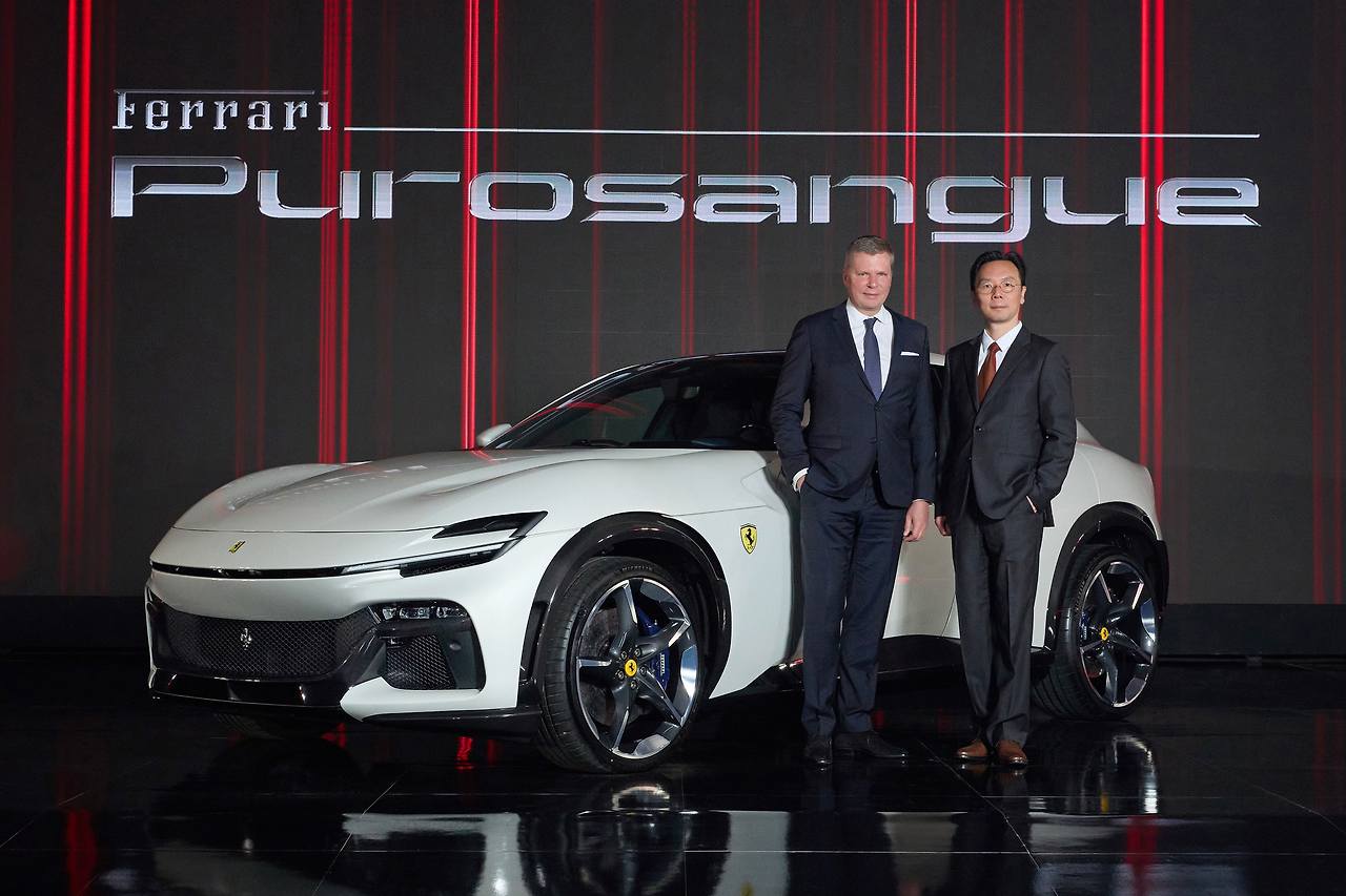 2_(왼쪽부터) 페라리 극동 및 중동 지역 디터 넥텔 총괄 지사장+FMK 페라리 브랜드 총괄 김진영 이사.jpg