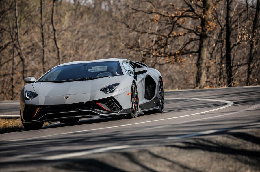 lamborghini-aventador-ultimae-2022-first_220408_11-q31myt0onx.jpg