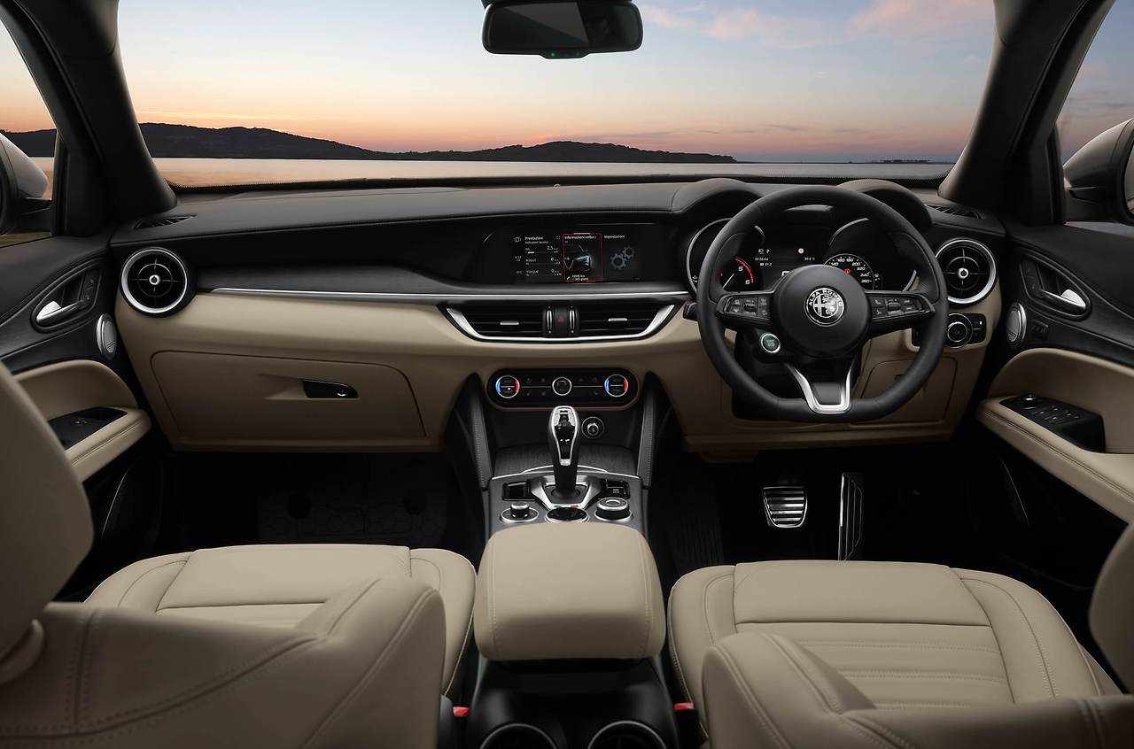 ar_stenvio_lusso_interior_instrument panel.jpg