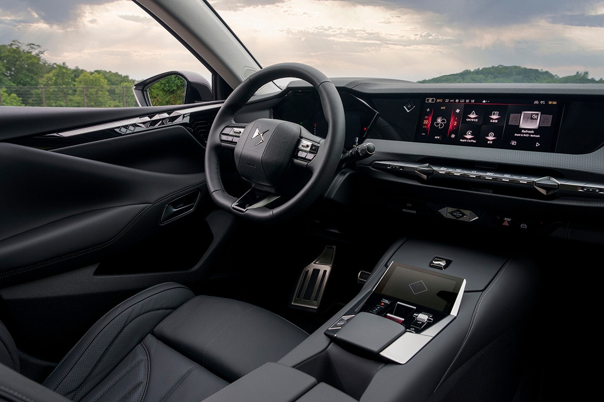 사진자료4-DS 오토모빌 프리미엄 해치백 _DS 4_ 인테리어.jpg