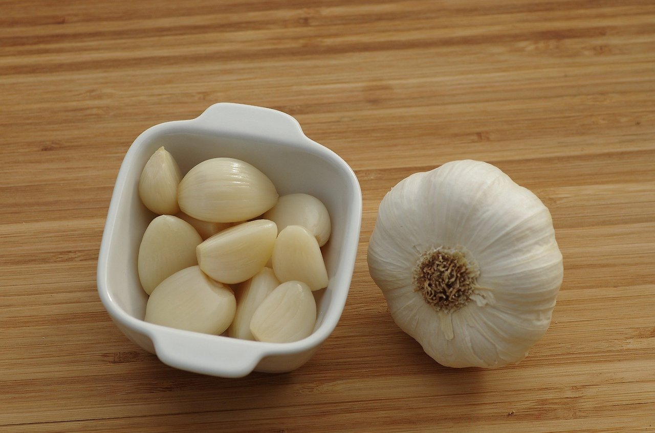 garlic-g39600e1aa_1920.jpg