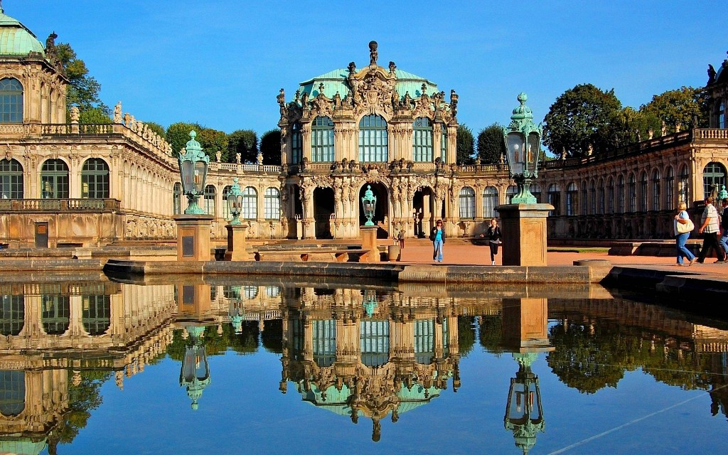 Zwinger.Palace.640.1844.jpg
