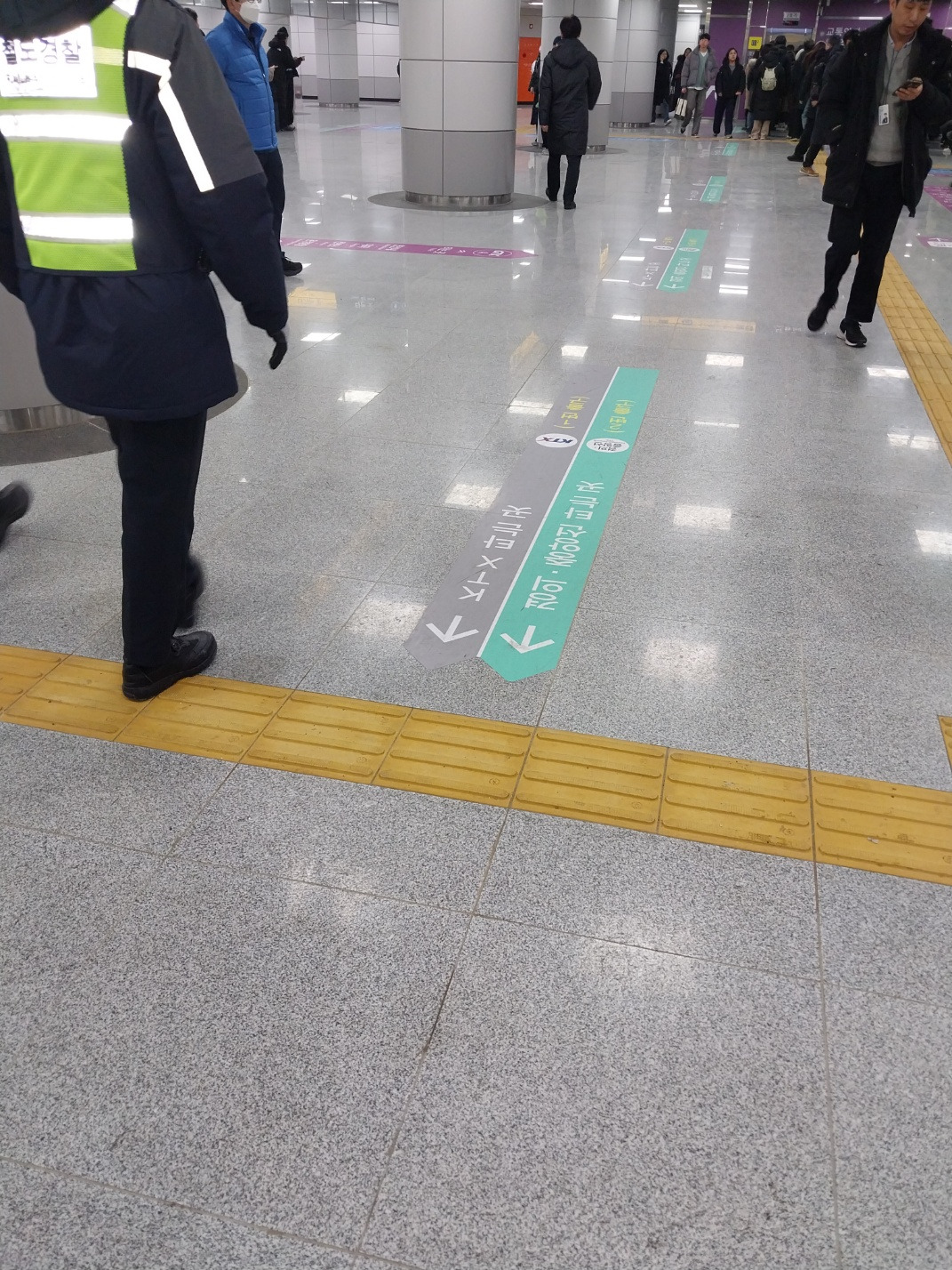 입구 엘리베이터.jpg