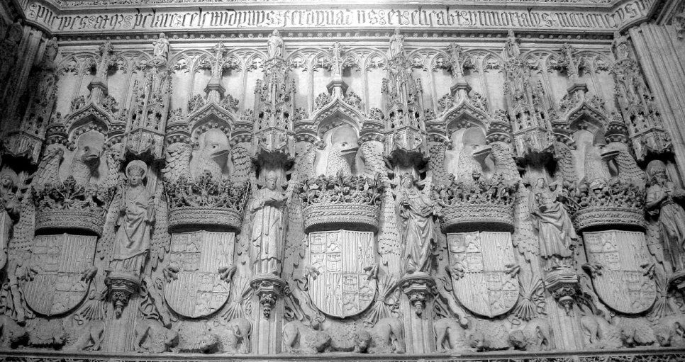 1280px-Escudos_de_los_Reyes_Católicos_en_San_Juan_de_los_Reyes_(Toledo,Españ.jpg