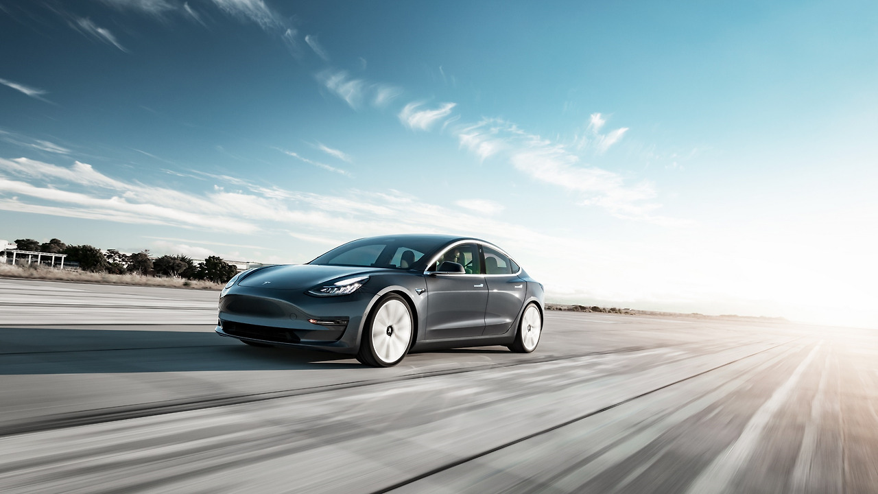 Model 3 Performance - Midnight Silver Tarmac Motion.jpg