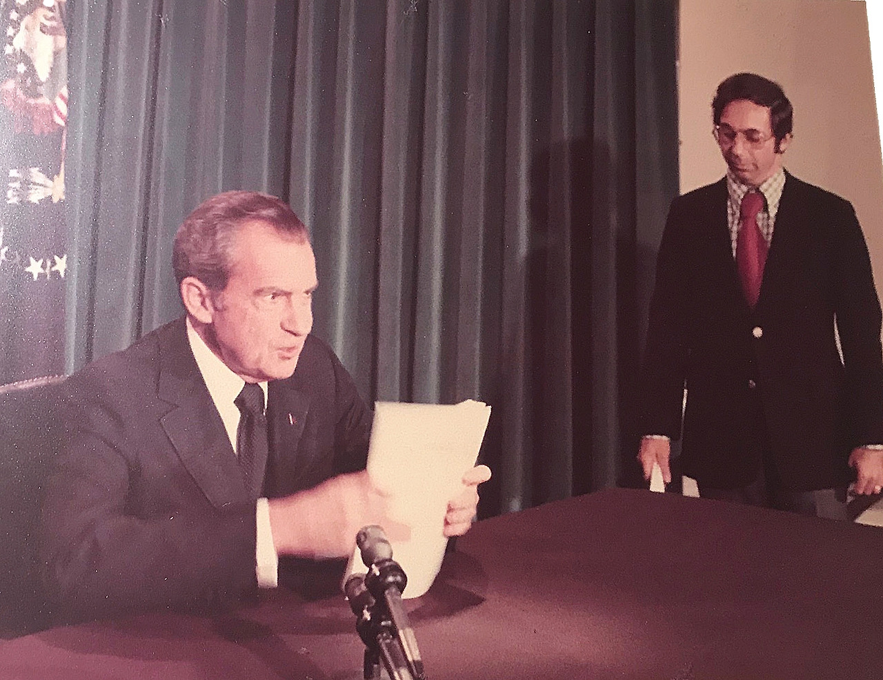 Nixon_Resignation_Speech_1974_with_Alvin_Snyder.jpg