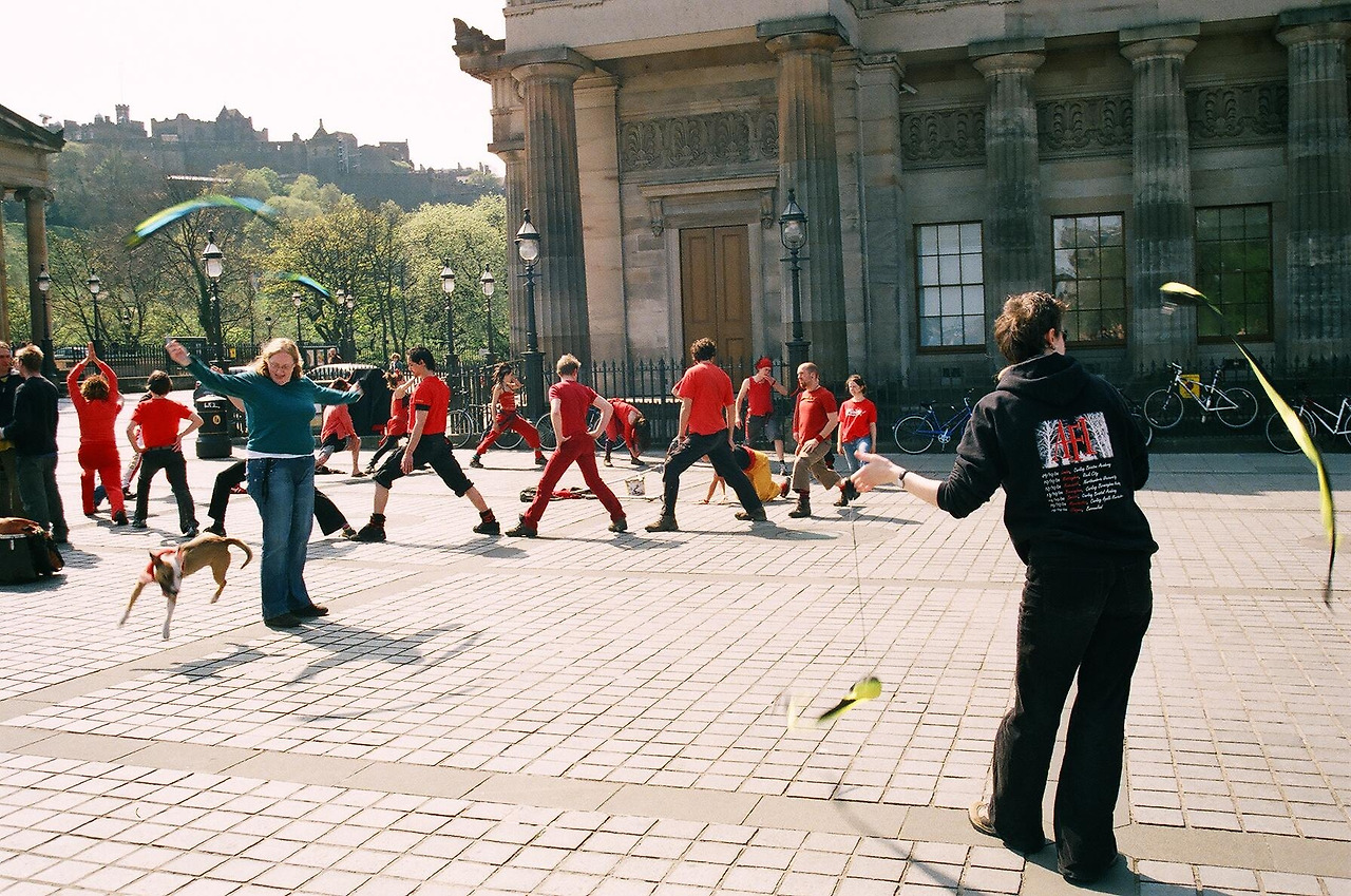 에든버러길거리공연.jpg
