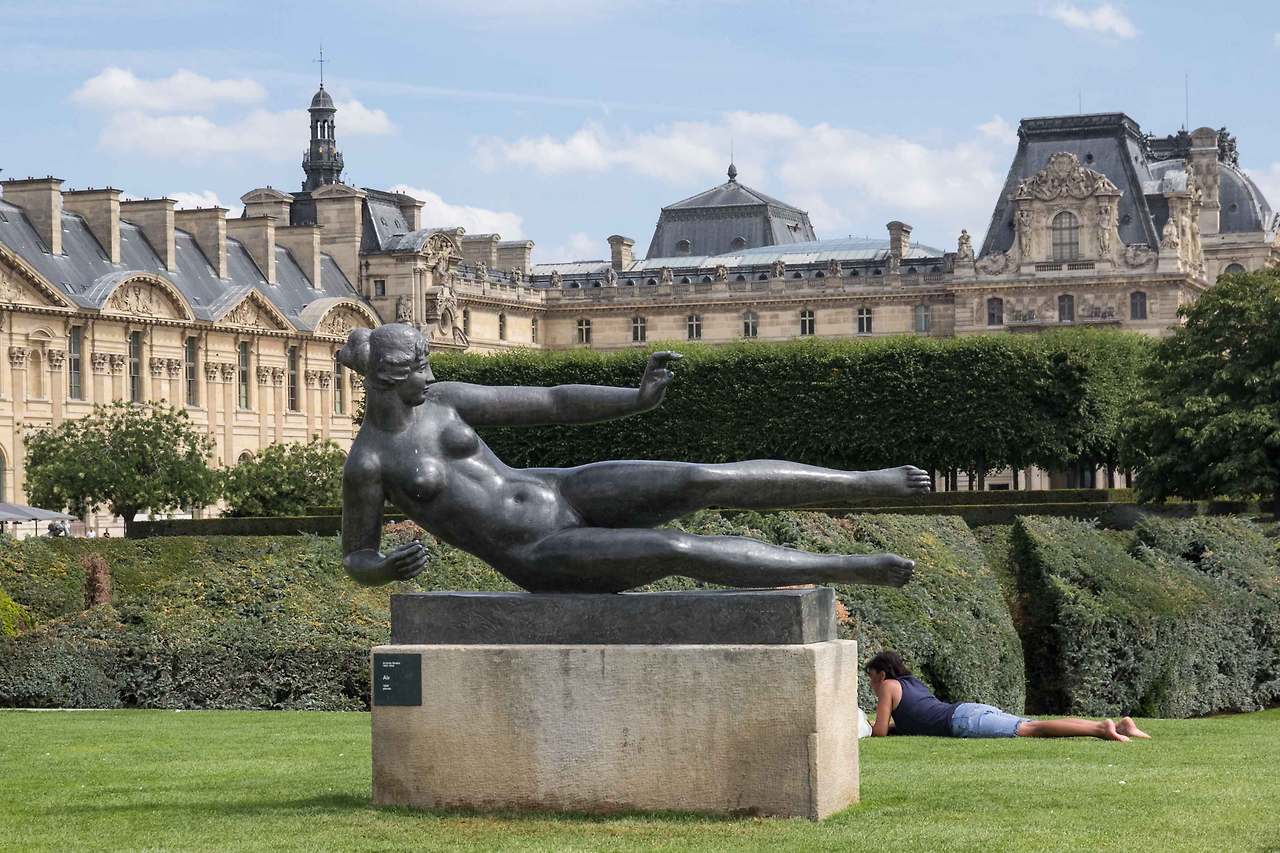 사본 -L'Air_by_Aristide_Maillol,_Tuileries_garden,_Paris_11_August_2015.jpg