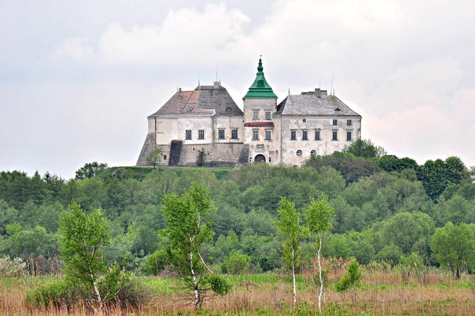 1200px-Olesko_Castle.jpg