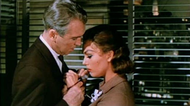 Vertigo_1958_trailer_embrace_2.jpg