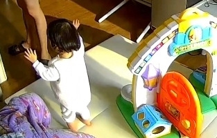 은채 첫 걸음마.jpg