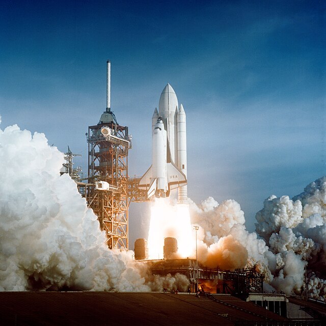 Space_Shuttle_Columbia_launching.jpg