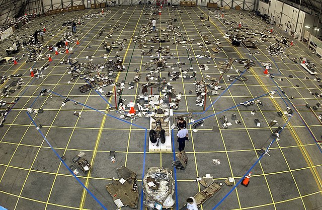 640px-Grid_with_Columbia's_Debris_-_GPN-2003-00081.jpg
