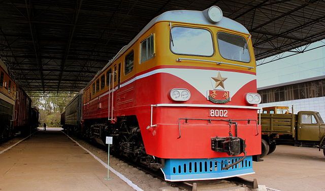 640px-NORTH_KOREA_RAILWAYS_DIESEL_LOCO_ON_DISPLAY_PYONGYANG_CITY_DPRK_NORTH_KOREA_OCT_2012_(8643228129).jpg