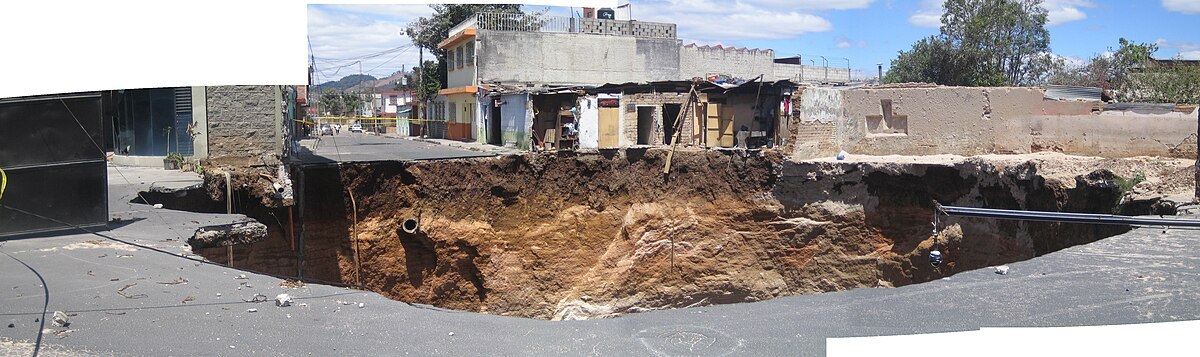 Guatemala_city_sinkhole_2007_composite_view.jpg
