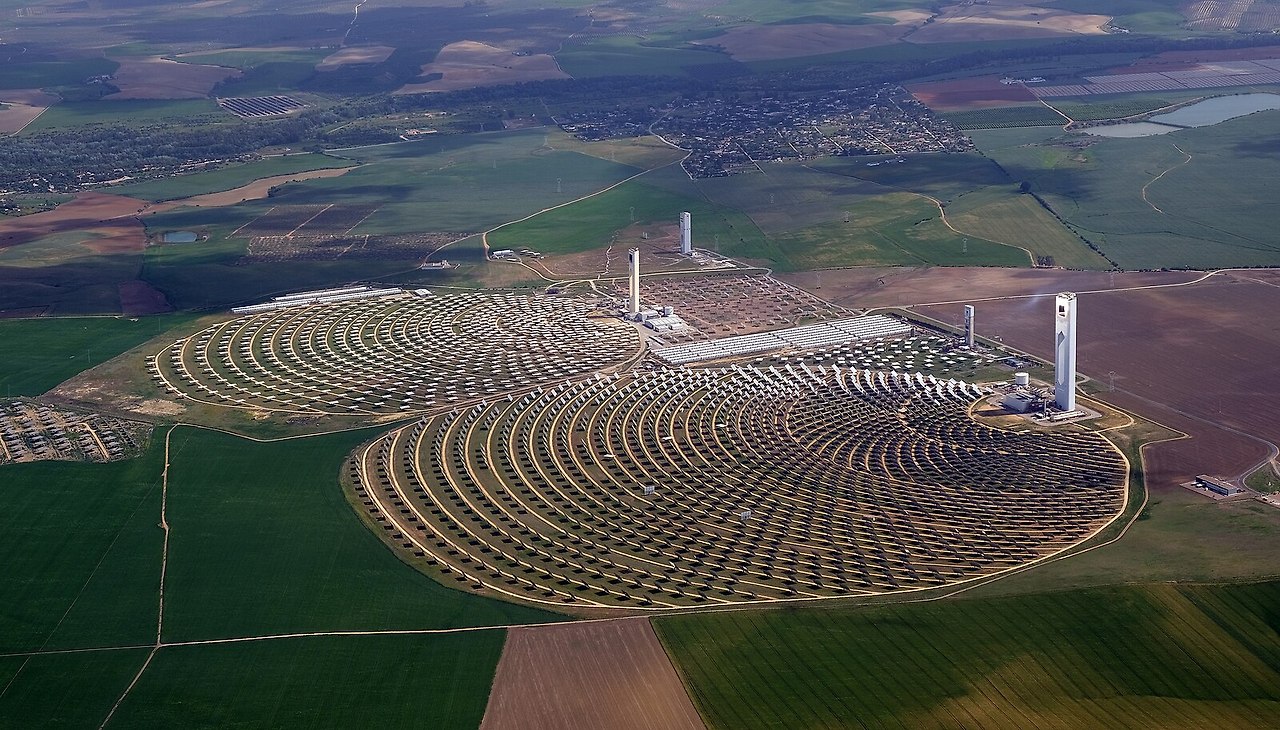 PS20_&_PS10_solar_power_plants_kallerna.jpg