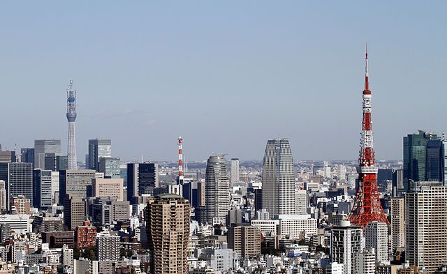 640px-Tokyo_Tower_and_Tokyo_Sky_Tree_2011_January_.jpg