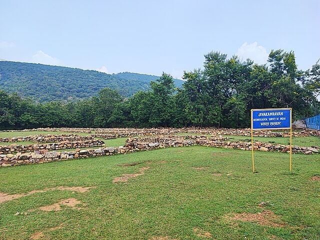 Jivakarama_Vihara_-_Rajgir_07 Sumitsurai.jpg