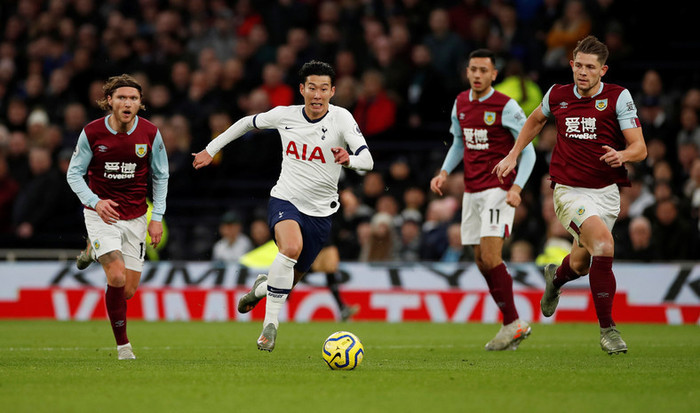 17-3 ▲ 8명의 수비수를 제치고 질주하는 손흥민선수.jpg