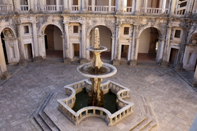 토마르성채 중정.jpg