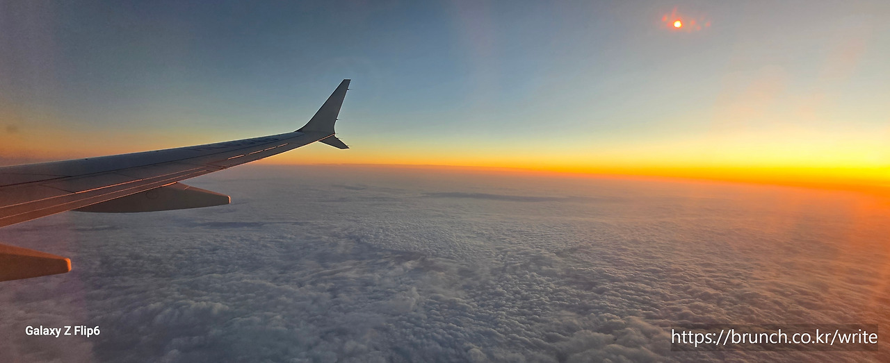 칭다오에서 돌아오는 비행기, 오후2시30분쯤.jpg