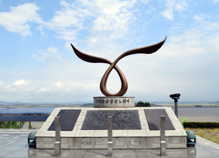 강화 평화 전망대의 그리운 금강산 노래비.jpg