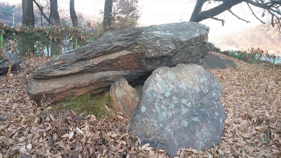 인천시 서구 대곡동 고인돌.jpg