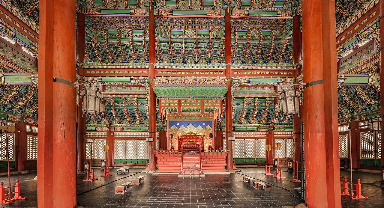 경복궁_근정전_근정전 내부(궁능유적본부)-min.jpg