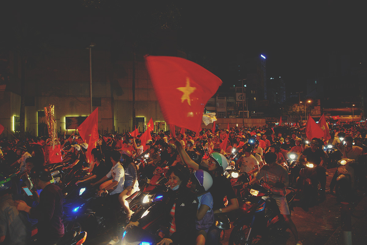 saigonese-snapshot-cheering.jpg