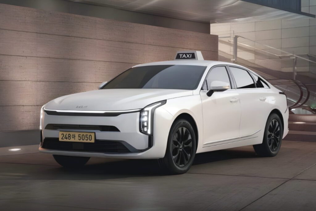 Kia-K8-Taxi-unveiled-1024x683.jpg