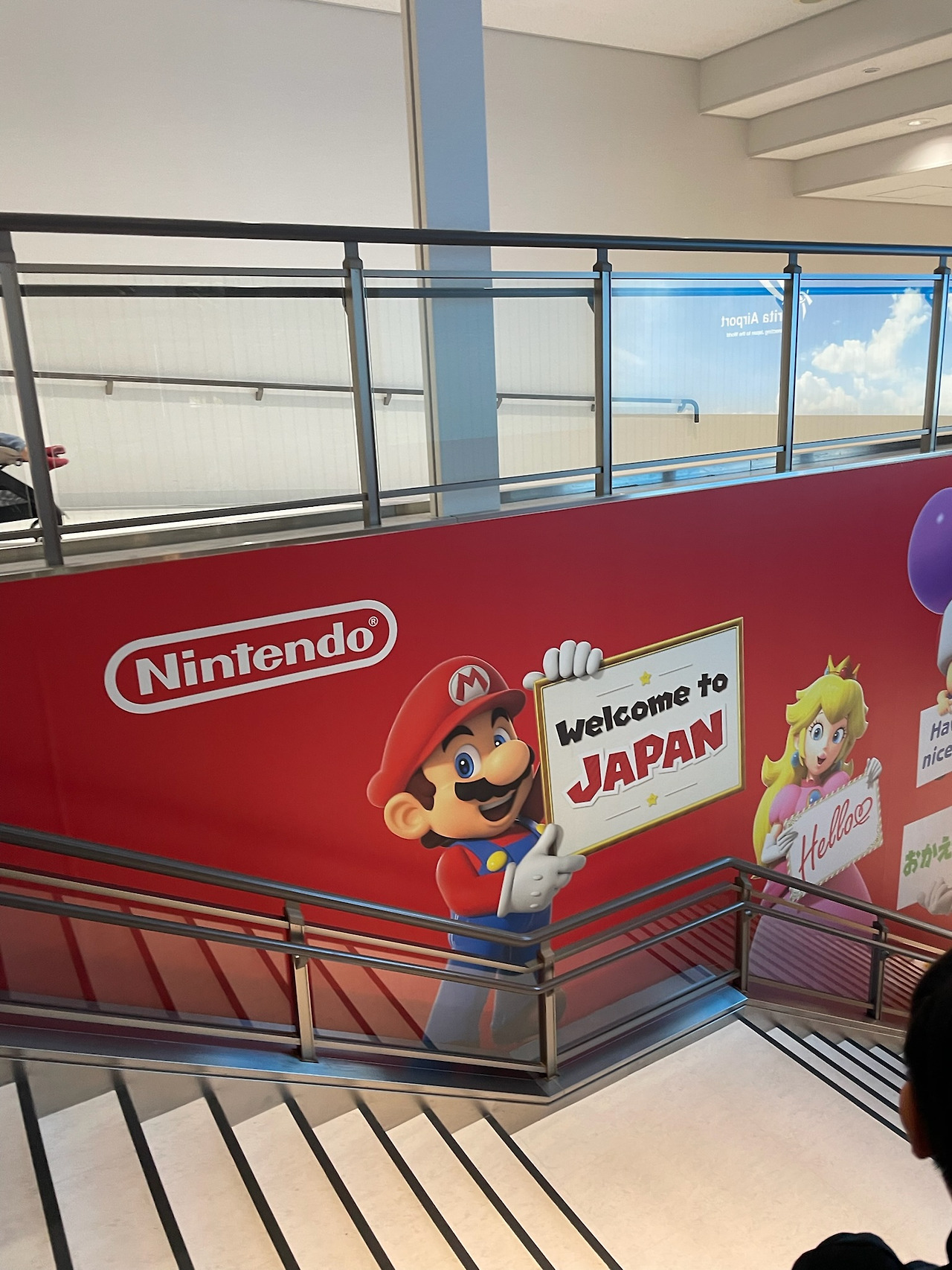 나리타공항 슈퍼마리오.jpg