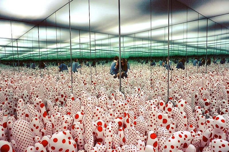 feefiforum-phallis-field-kusama-infinity-mirror-room_mydccool.jpg