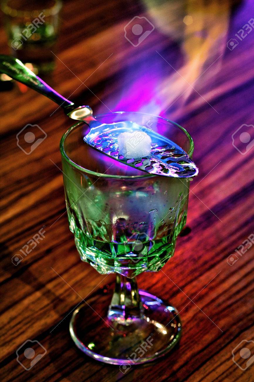 27325108-absinthe.jpg